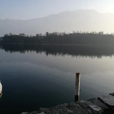 Rustico Vista Lago Apartment *