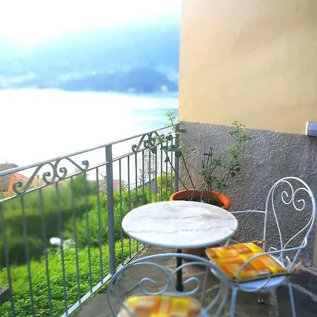 Rustico Vista Lago Apartment *
